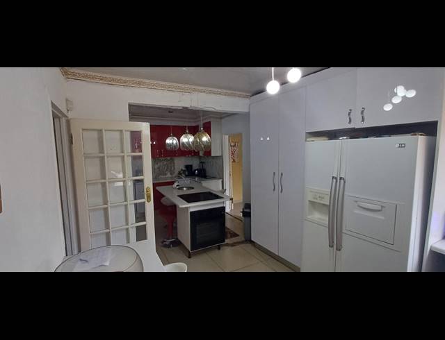 4 BEDROOM HOUSE FOR SALE IN PALM SPRINGS